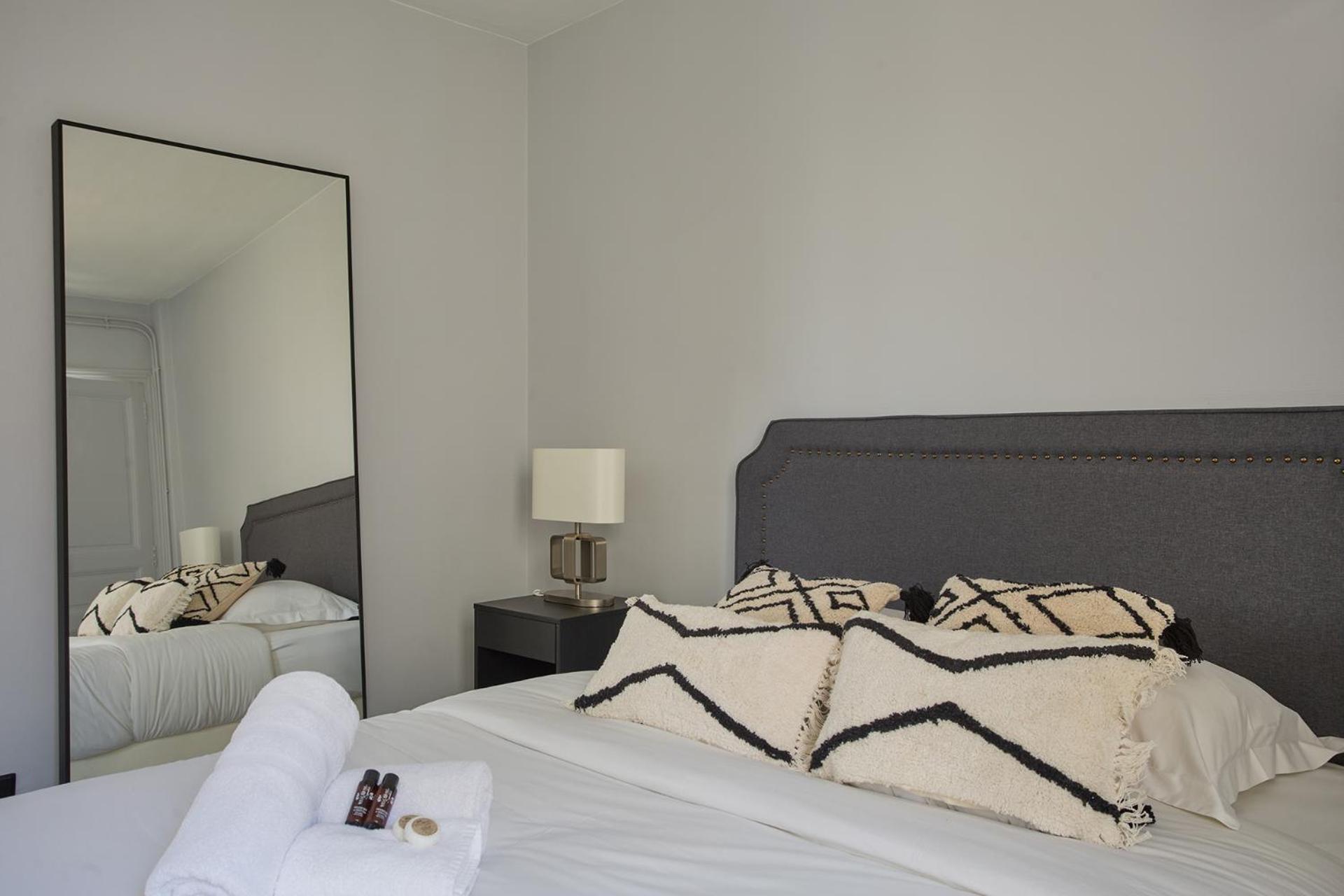 Residence Beaubourg Le Marais By Studio Prestige Париж Екстериор снимка